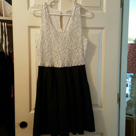 Black and white dress with lace detail - Picture 1 of 3