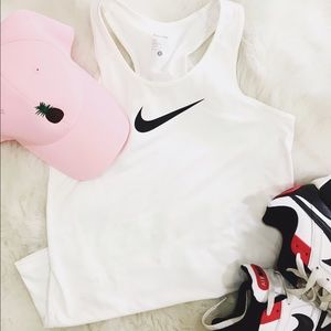 🔵selling on MERCARI Dry fit workout tank