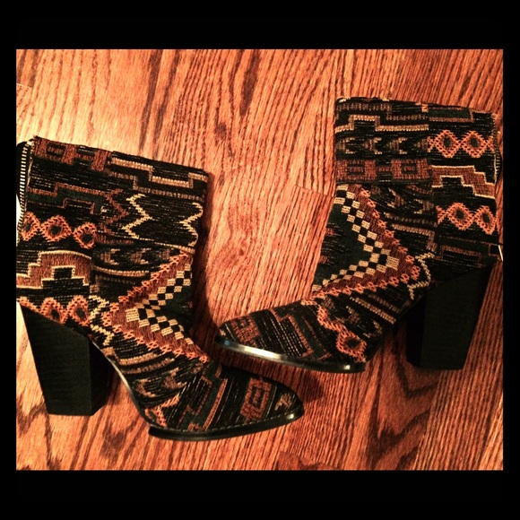 Kelsi dagger woven tapestry bootie