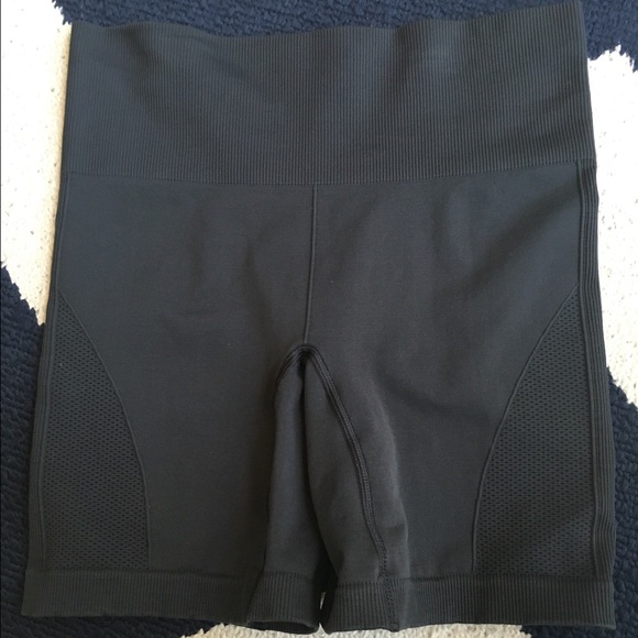 Lululemon size 8 In the Flow