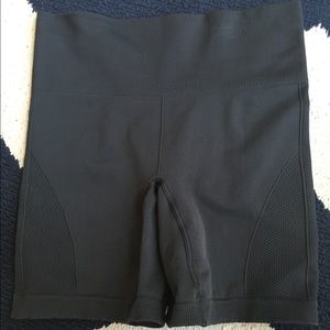 Lululemon size 8 In the Flow