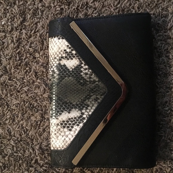 Snake skin clutch