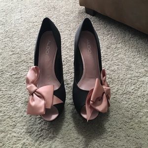 Aldo black satin pumps