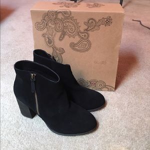UO Black Booties Size 9