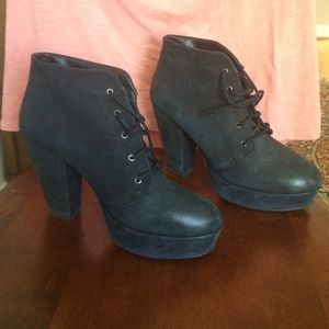 Edgy heeled Steve Madden booties! 💖