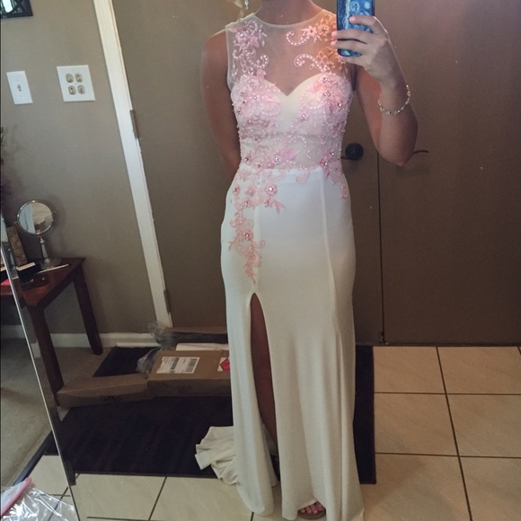 Prom dress - Picture 1 of 4