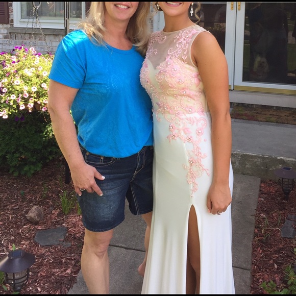 Prom dress - Picture 2 of 4