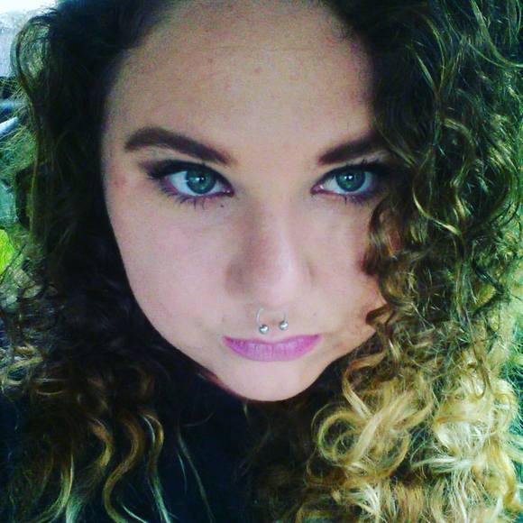 Meet your Posher, Becca