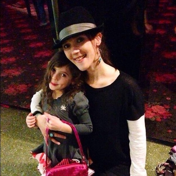 Meet your Posher, Meredith - Picture 3 of 4