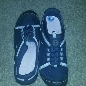 BRAND NEW WALKING/HIKING SHOES