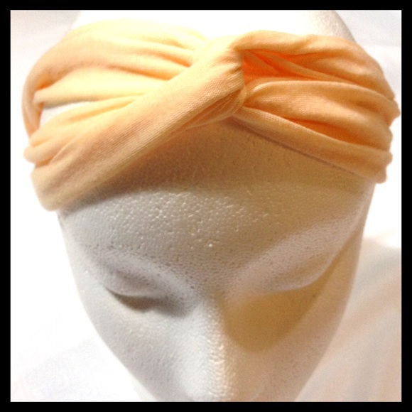 peach color twist headband with elastic - Picture 3 of 4