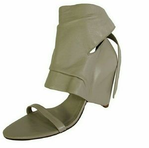 BCBG Max Azria 'Gemma' Wedge leather Size 8.5