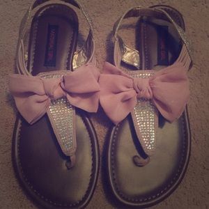 Light pink bow sandals
