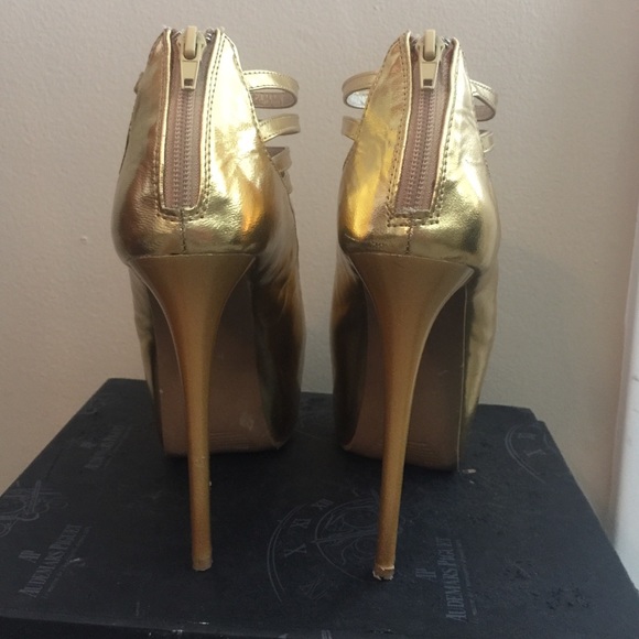 High heel , gold . - Picture 2 of 4