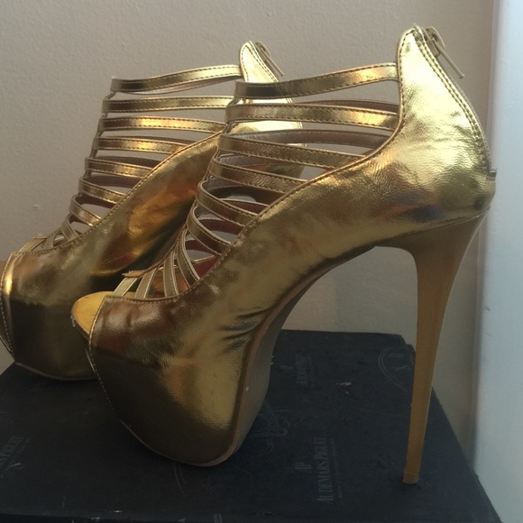 High heel , gold . - Picture 3 of 4