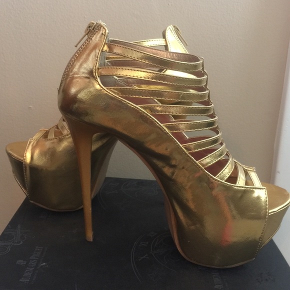 High heel , gold . - Picture 4 of 4