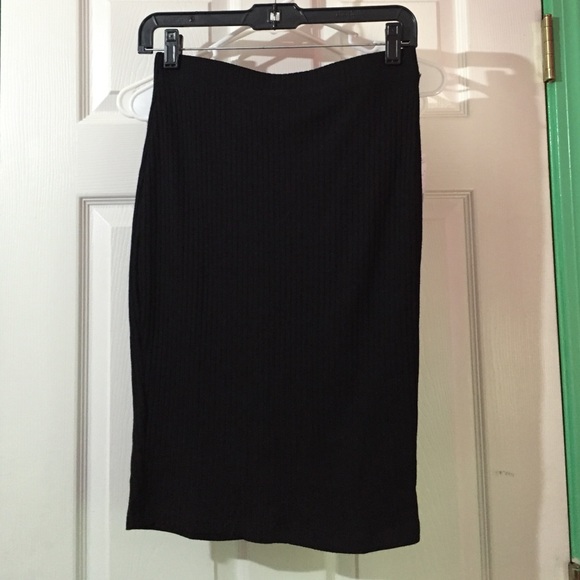 Black pencil skirt - Picture 1 of 2