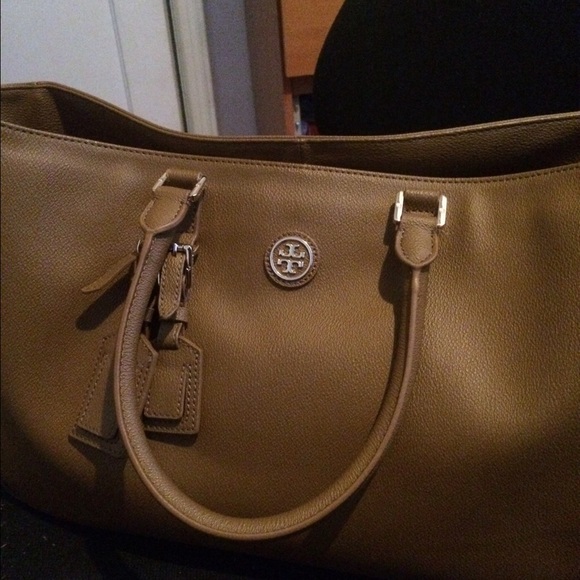 Tory burch bag...trade value 700 - Picture 3 of 4