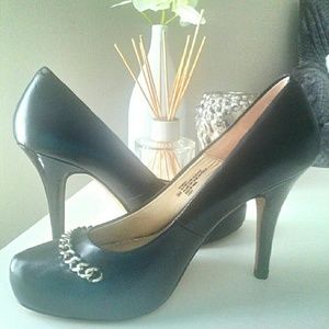 NEW Isola black leather career heels Size 9
