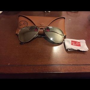 Silver mirror raybans