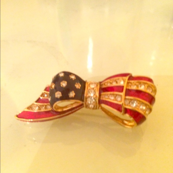 American sparkley bow pin ✨❤️🇺🇸