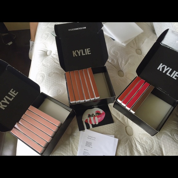 KYLIE JENNER LIPKITS (VARIETY OF COLORS) - Picture 1 of 1