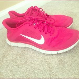 Pink Nike Free Runs 4.0 V3. In GREAT condition.
