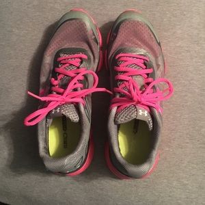 Pink and grey under armour tennis shoes