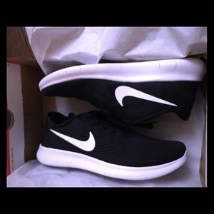 NIB Nike Frees!