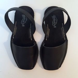 Riudavets Black Avarcas Leather Sandals Size 6
