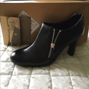 NEW Franco Sarto Blk French Bootie