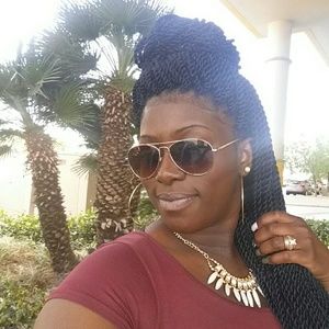 Meet your Posher, Candace