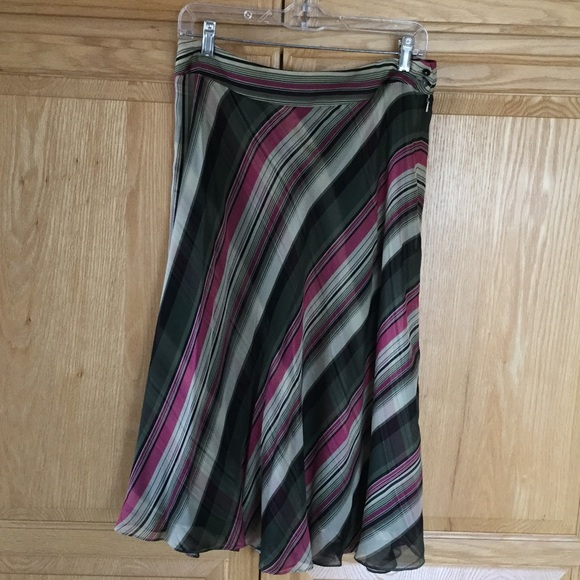 Jones New York Dresses & Skirts - 100% silk skirt. Size 8. EUC.