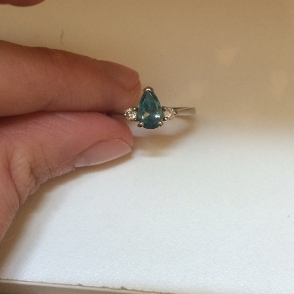 Blue sapphire or topaz and diamond ring 💍 size5
