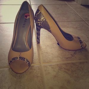 Reiss tan & snakeskin heels