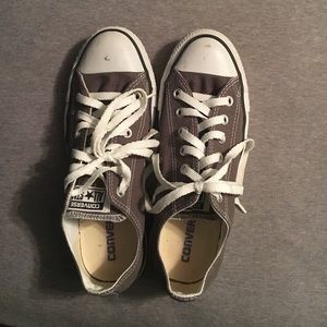 Grey low top converse