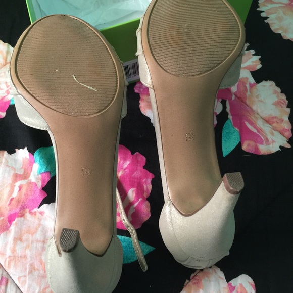 Heels - Picture 4 of 4
