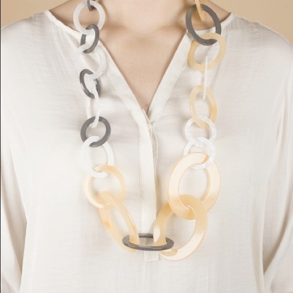 Costume jewelry necklace