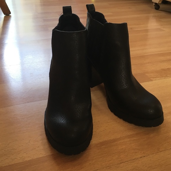 Sam & Libby boots