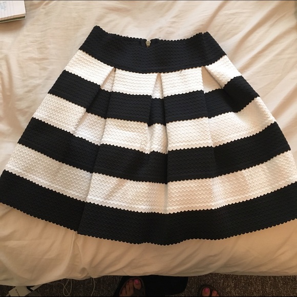Black and white striped elastic skirt
