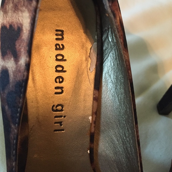 Leopard print black flower pump - Picture 3 of 3