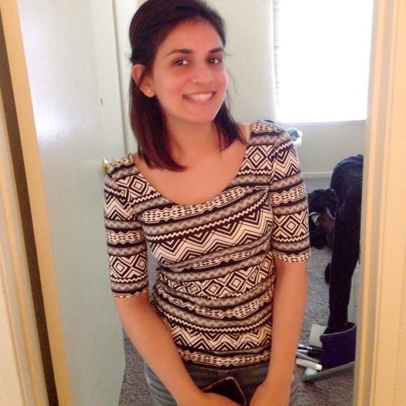 Top 🌺 - Picture 1 of 4