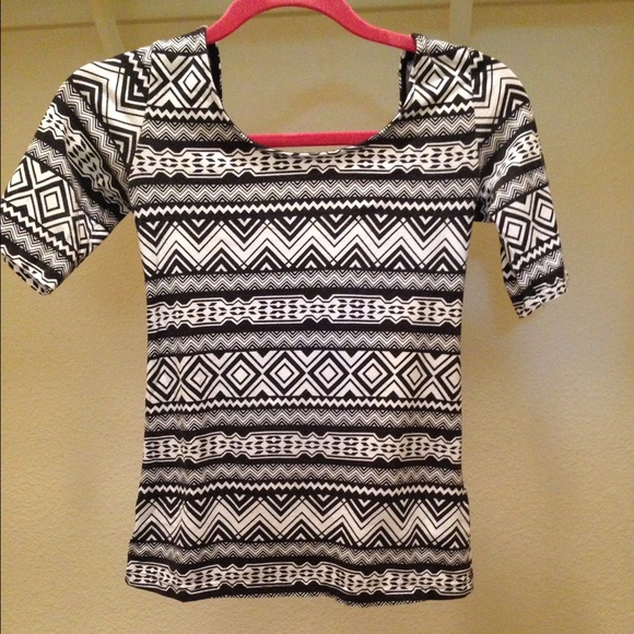 Top 🌺 - Picture 3 of 4