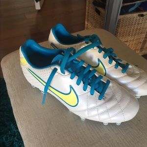 Nike womens soccer cleats