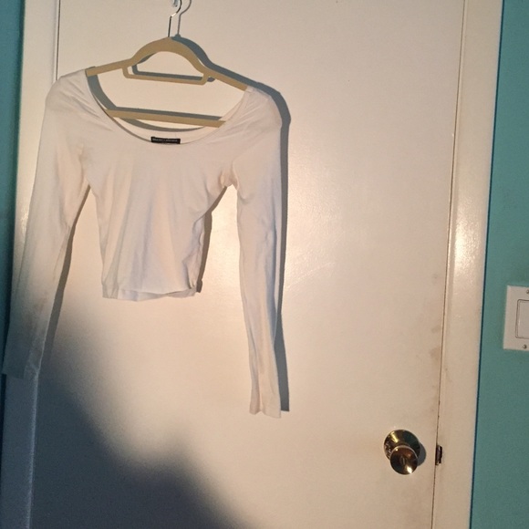 White long sleeve crop top