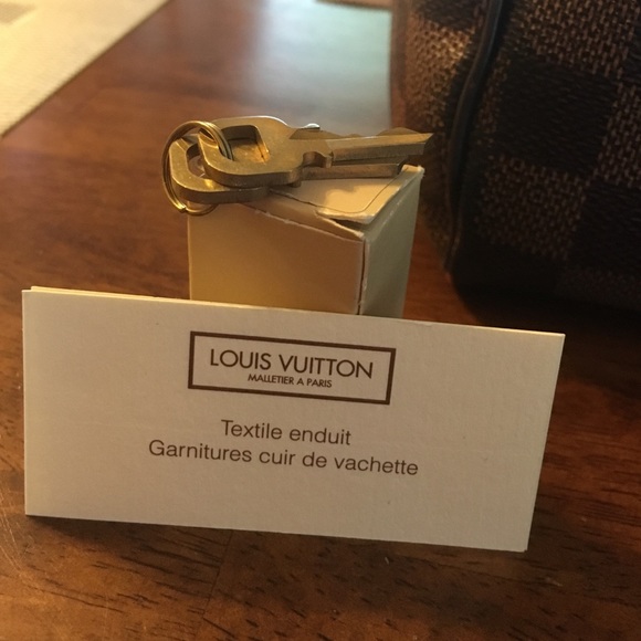 AuthLouis Vuitton Speedy Damier 35 Bag for Snobs! - Picture 3 of 3