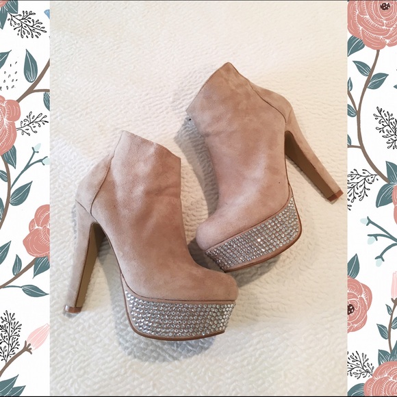 ☄ STELLAR 🌙 Steve Madden Rhinestone Suede Booties