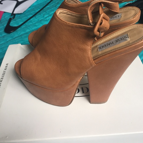 Steve Madden Camel Heels - Picture 1 of 3