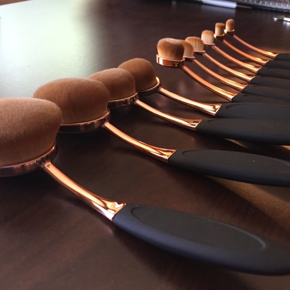 CLEARANCE💥New Boxed Oval Makeup brush set - Picture 2 of 4