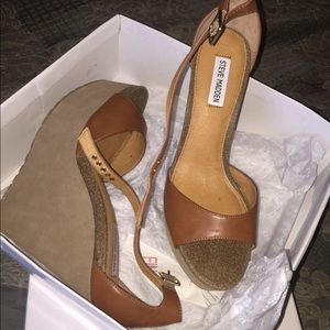 Brand new, size 10 STEVE MADDEN wedges 😍